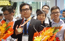 Niềm hạnh phúc của bà mẹ có hai con giành huy chương Hóa học quốc tế