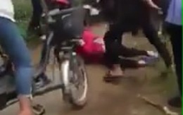 Phẫn nộ nhóm nữ sinh đánh tới tấp bạn cùng lớp ở Nghệ An