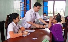 Hàng trăm người dân Quảng Bình được khám và cấp thuốc miễn phí