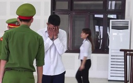 Kẻ trốn truy nã bật khóc tại tòa khi thấy con trai