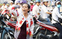 Nữ nguyên đơn cầm dép đuổi đánh chủ tọa phiên tòa