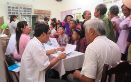 Khám sức khoẻ, cấp thuốc miễn phí cho gần 1.000 người dân ở Cẩm Khê, Phú Thọ