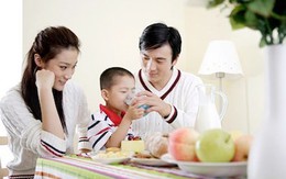 Sáu dấu hiệu chứng tỏ bạn bao bọc con quá mức