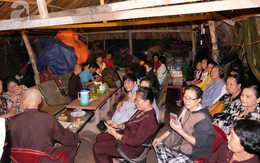 Bất chấp giông gió, nhiều người đổ xô đi xem “thiên cổ kỳ hoa” 3.000 năm mới nở một lần?