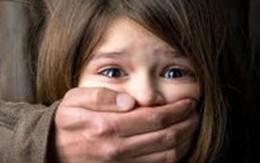 Bắt cóc con riêng của người tình rồi đem bán