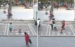 Cậu bé 7 tuổi cứu em bé bị xe đâm trong khi người lớn thờ ơ
