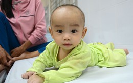Bé trai 5 tháng thoát nạn kỳ diệu trong tai nạn xe Cúc Tùng
