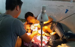 Mẹ bé trai bị thang cuốn Tân Sơn Nhất kẹp tay: 'Tôi chỉ vừa rời con'
