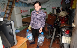 Bi hài cảnh mất nước sạch ngày Hà Nội nóng đỉnh điểm: Cả nhà 4 người chờ đủ 4 lần đi vệ sinh mới dám xả nước