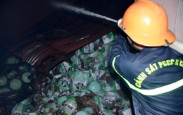 Vụ cháy trong cảng Sài Gòn: May mắn 500 bình gas không phát nổ