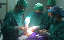 Khen thưởng đột xuất 4 cán bộ y tế tỉnh Quảng Ninh cứu người