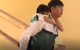 Bộ trưởng GD&ĐT khen ngợi học sinh 8 năm cõng bạn đến trường