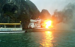 Tàu nghỉ đêm trên vịnh Hạ Long bốc cháy