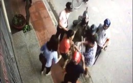 Hải Dương: Xôn xao clip cán bộ phường cầm gậy bắt chó nhà dân