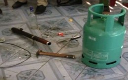 Chồng nhốt vợ, ôm bình gas dọa đốt ở Sài Gòn