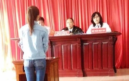 Chủ tọa: "Chị quá giỏi, tòa phục chị luôn"