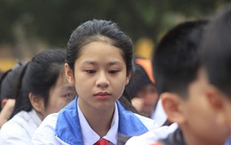 Hà Nội: Học sinh trường Chu Văn An bật khóc khi nghe thầy kể chuyện