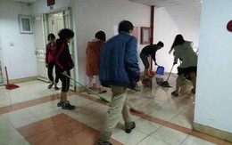 Hà Nội: Không kịp mặc áo ấm, người dân vội vàng ôm con tháo chạy khỏi tòa nhà 17 tầng đang bốc cháy