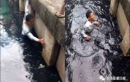 Chụp hình, live stream người đang chết đuối mà không cứu