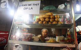 Có 8 con nhưng vẫn neo đơn, cụ bà 88 tuổi "ôm" xe bánh mì, ngủ lề đường giữa Sài Gòn hoa lệ