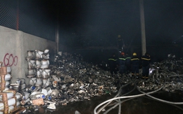 Công ty gạch và thiết bị vệ sinh cháy rụi trước thềm Tết Nguyên đán