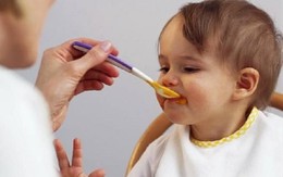Bác sĩ chỉ ra 5 sai lầm  bà mẹ thường gặp khi nuôi con