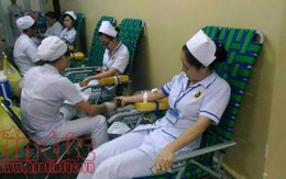 Xuyên Việt vận động  hiến máu cứu người