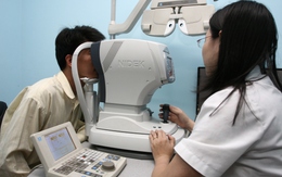Nguy cơ bị mù vì sử dụng kính áp tròng không rõ nguồn gốc