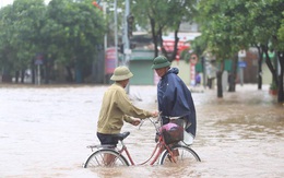 ​Siêu bão số 10: Cả nước 6 người chết, hôm nay lũ miền Trung lên cuồn cuộn