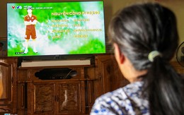 Cha mẹ Công Phượng mua tivi 65 inch để hàng xóm đến xem SEA Games