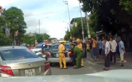 Phát hoảng với màn truy đuổi xe taxi vi phạm ở Quảng Ninh