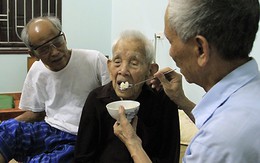 Cụ ông Bắc Ninh cả đời không ngã vì đôi chân kỳ lạ
