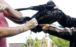 'Cái bang' cướp túi của tình cũ ngay trên phố