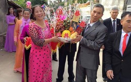 Dàn bê tráp toàn "cụ ông - cụ bà" lạ nhất từ trước đến nay