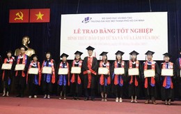 Cụ ông sở hữu 7 bằng đại học vừa nhận bằng thứ 8