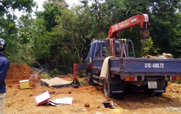 Tài xế bị điện giật chết khi dùng xe cần cẩu lấy gỗ