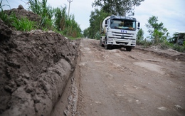 Hà Nội: 600 hộ dân mất ăn, mất ngủ vì bị xe tải "cướp" mất đường đi