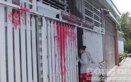 Nghi bị 'khủng bố' bằng bom sơn vì chia tay không trả quà