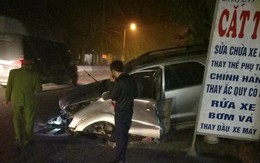 Quảng Ninh: Nhiều ô tô bất ngờ đâm vào dải phân cách giữa đường