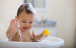 Đừng bao giờ dùng 8 bức ảnh này của con để "câu view" trên mạng xã hội