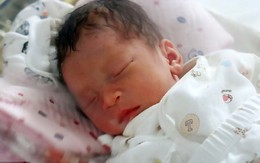 Bé sơ sinh bị vứt ở bụi rậm và ai cũng bàng hoàng khi biết thân thế mẹ đẻ đứa trẻ