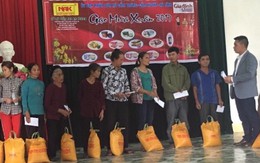 Trao quà Xuân ấm áp đến với bà con xã nghèo Cẩm Trung