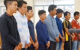 Gần chục người nghèo vướng lao lý vì trộm sò huyết ven biển