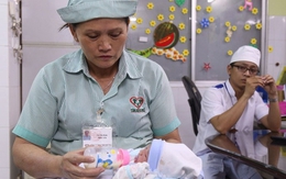 Giám đốc bệnh viện dùng "tuyệt chiêu" để người mẹ bỏ đi đến nhận lại con