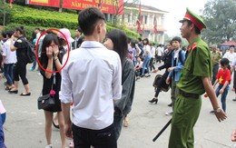 Giỗ Tổ 2017: Nhiều thiếu nữ mặc váy ngắn bị cấm lên Đền bái Tổ