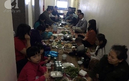 Hà Nội: Cư dân thức thâu đêm luộc bánh chưng, tổ chức tiệc tất niên ngay hành lang, sảnh chung cư