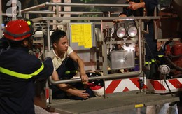 Hà Nội: Đi ăn cỗ ở tầng 4, người phụ nữ bất ngờ sinh con nhưng bị "mắc kẹt" vì cầu thang quá bé