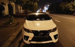Hà Nội: Nữ tài xế điều khiển ô tô hạng sang va chạm với xe máy, hất văng nam thanh niên xuống đường