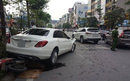 Hà Nội: Ô tô "điên"mất lái tông hàng loạt phương tiện, nhiều người hoảng loạn