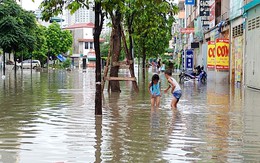 Hà Nội: Sợ bão số 4 gây mưa lớn, chung cư – biệt thự "tậu" bao cát chặn hầm chống ngập